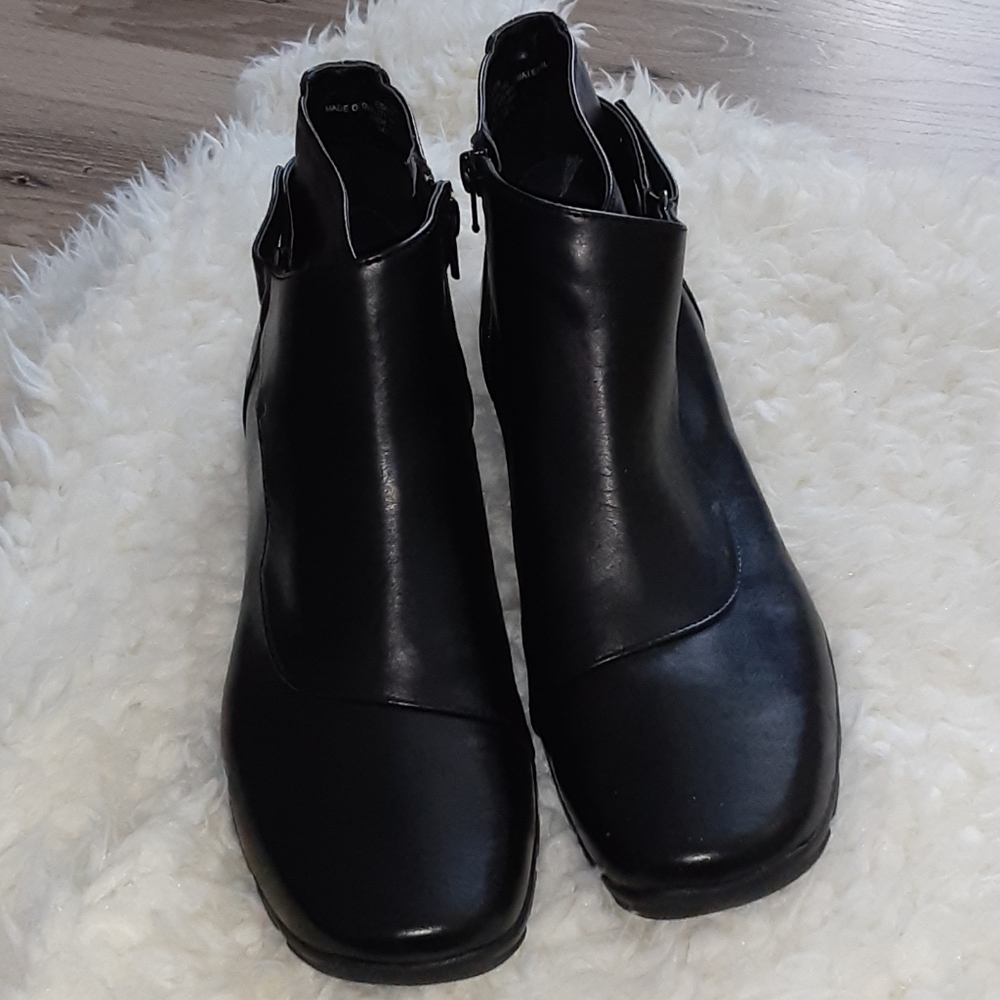Easy Spirit ankle boots